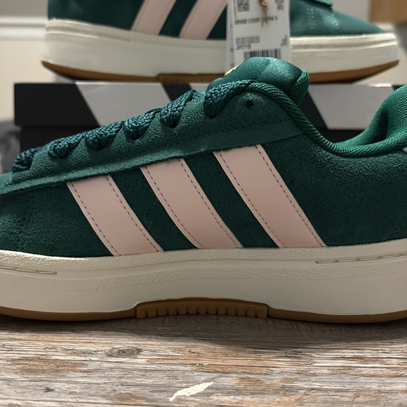 NWT Adidas Women\'s Grand Court Alpha Sneakers - Green & Pink - JI1715